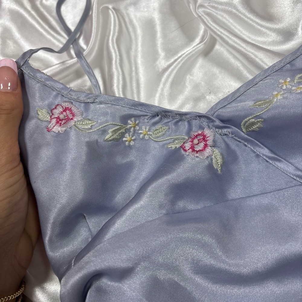y2k Camisole Top Periwinkle Blue Fair Floral Embroidered Satin Secret Treasures - Picture 3 of 6